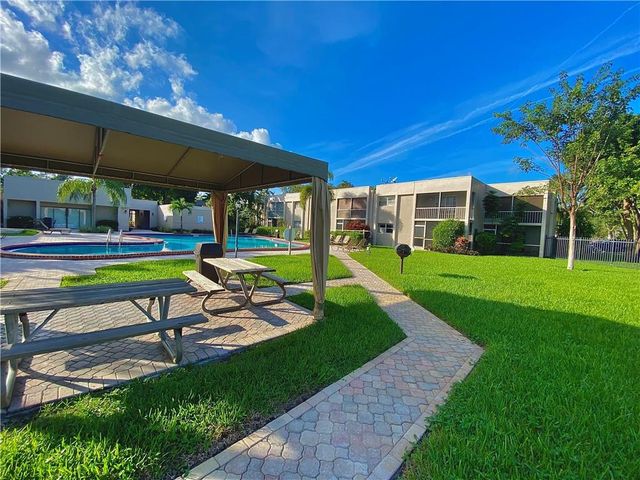 8506 OLD COUNTRY Manor 213, Davie, FL 33328