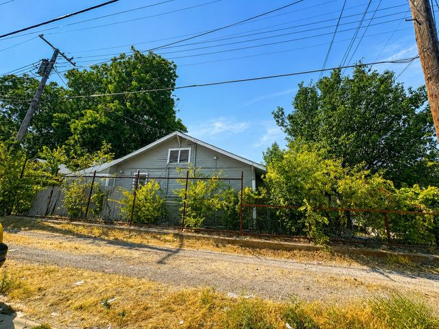 110 N Marlborough Avenue, Dallas, TX 75208