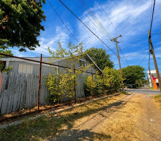 110 N Marlborough Avenue, Dallas, TX 75208