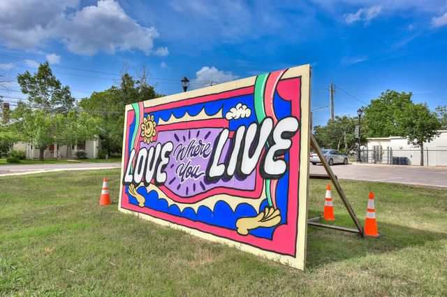 125 Holland ST, Hutto, TX 78634