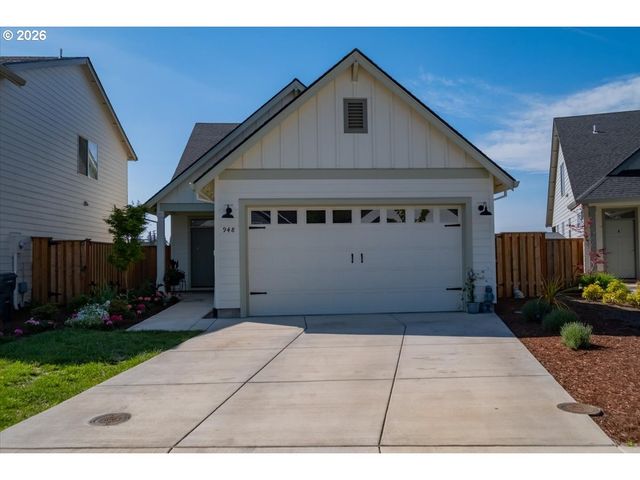 948 LAUREL Pl, Silverton, OR 97381