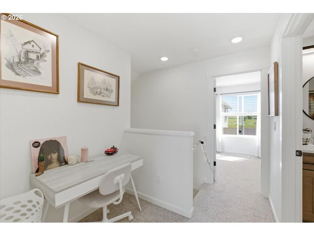 948 LAUREL Pl, Silverton, OR 97381