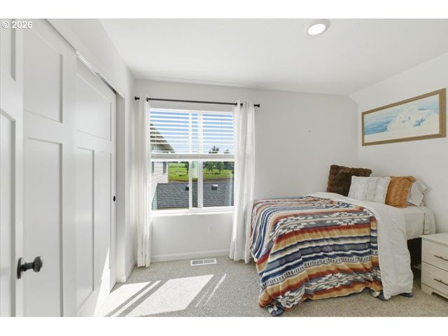 948 LAUREL Pl, Silverton, OR 97381