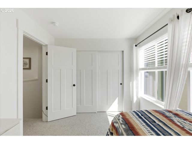 948 LAUREL Pl, Silverton, OR 97381