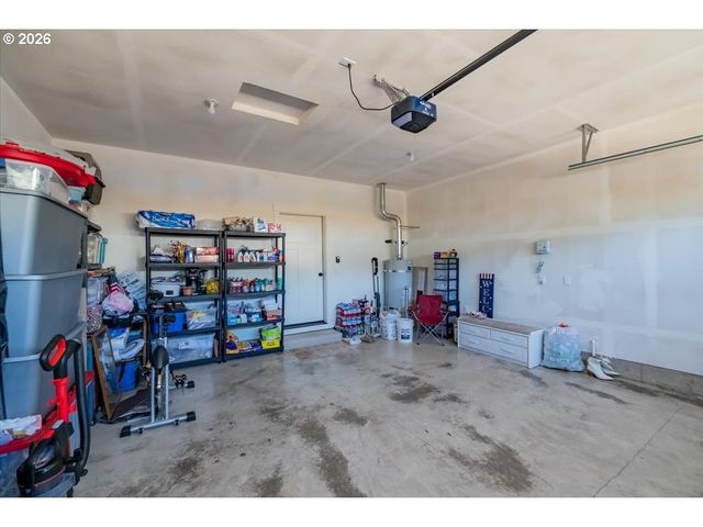 948 LAUREL Pl, Silverton, OR 97381