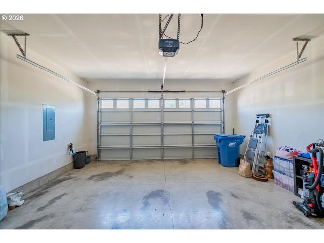 948 LAUREL Pl, Silverton, OR 97381