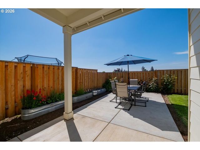 948 LAUREL Pl, Silverton, OR 97381