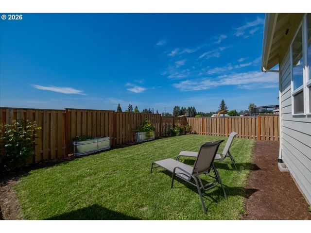 948 LAUREL Pl, Silverton, OR 97381