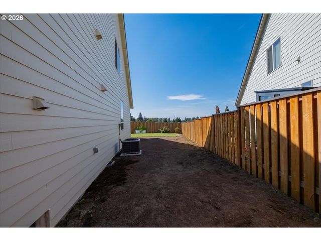 948 LAUREL Pl, Silverton, OR 97381