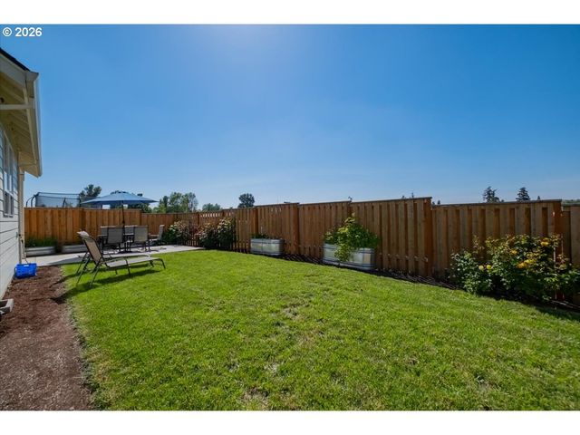 948 LAUREL Pl, Silverton, OR 97381