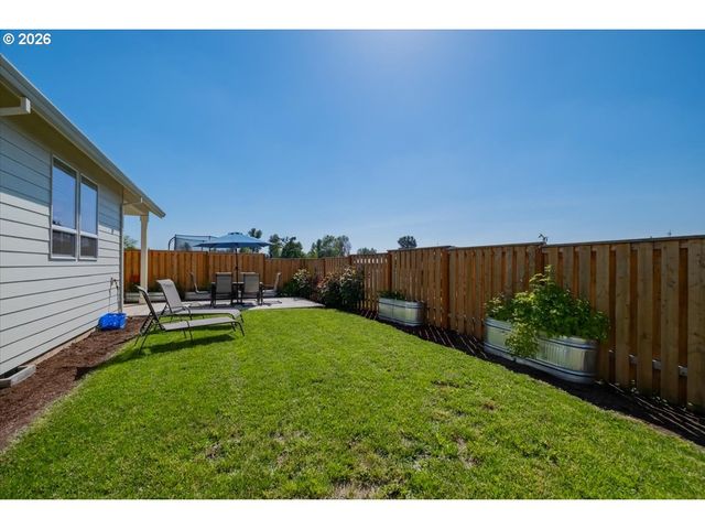 948 LAUREL Pl, Silverton, OR 97381