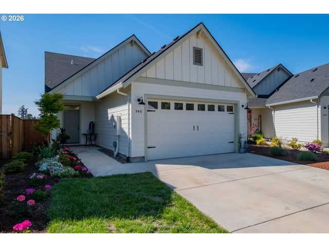 948 LAUREL Pl, Silverton, OR 97381