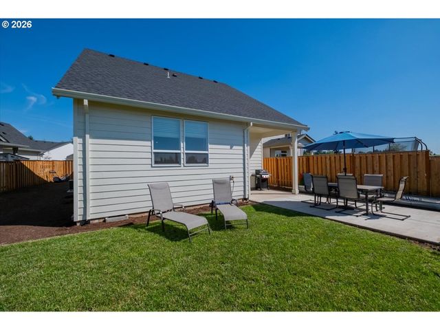 948 LAUREL Pl, Silverton, OR 97381