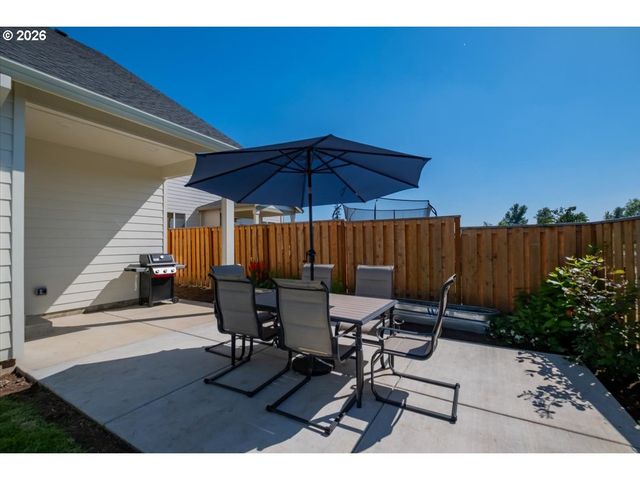 948 LAUREL Pl, Silverton, OR 97381