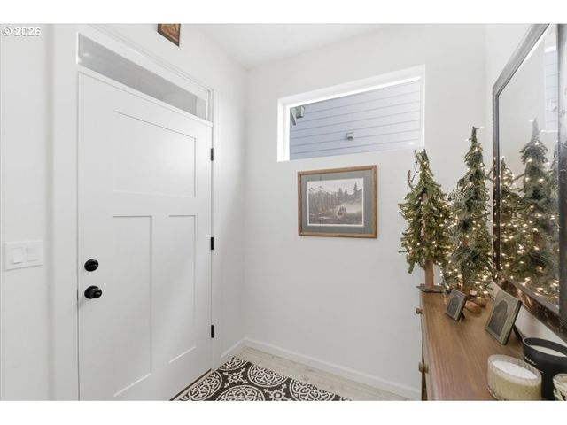 948 LAUREL Pl, Silverton, OR 97381