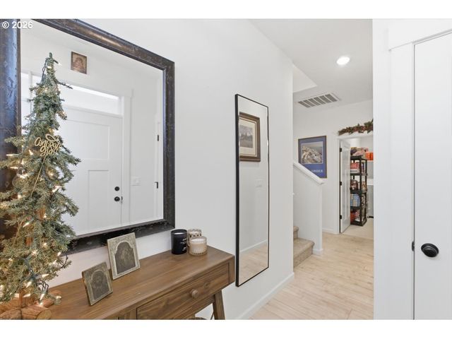 948 LAUREL Pl, Silverton, OR 97381