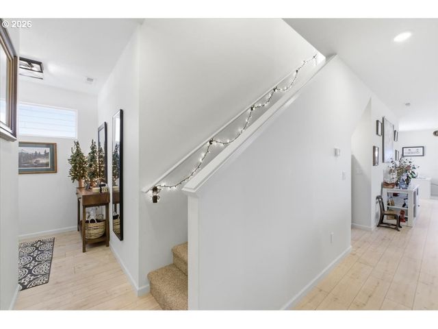 948 LAUREL Pl, Silverton, OR 97381