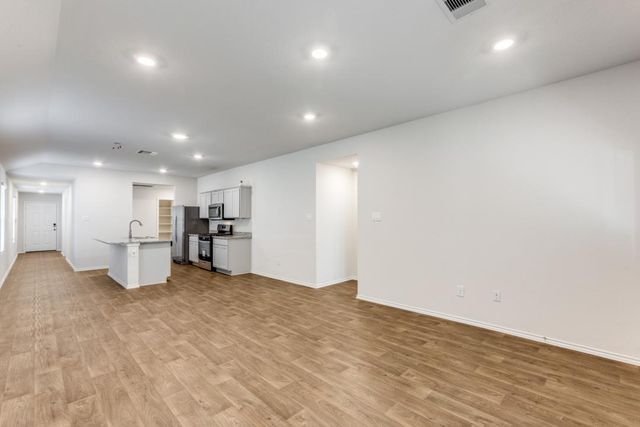 250 Granary DR, Kyle, TX 78640