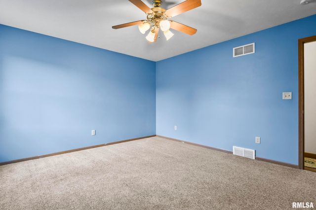 3058 TWIN LAKES Drive, Springfield, IL 62707