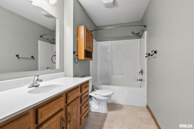 3058 TWIN LAKES Drive, Springfield, IL 62707