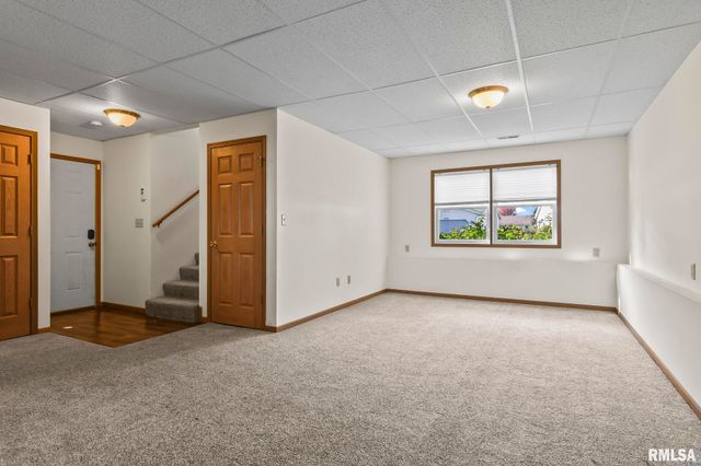 3058 TWIN LAKES Drive, Springfield, IL 62707