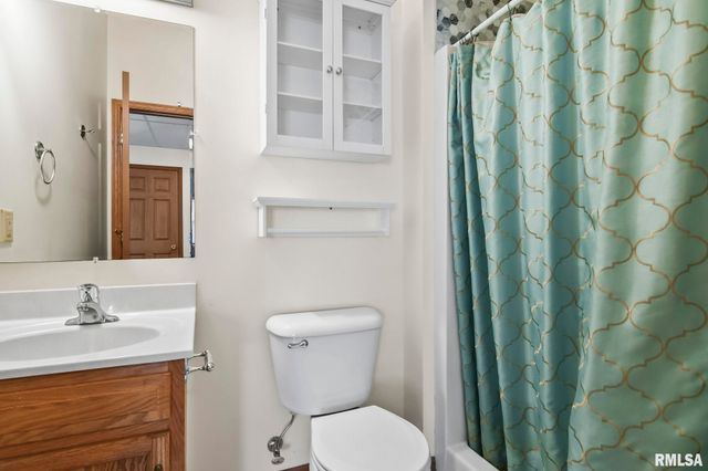 3058 TWIN LAKES Drive, Springfield, IL 62707