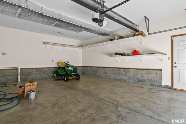 3058 TWIN LAKES Drive, Springfield, IL 62707