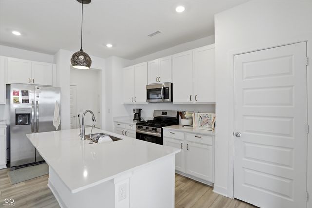 7446 Legends Way, Whitestown, IN 46075