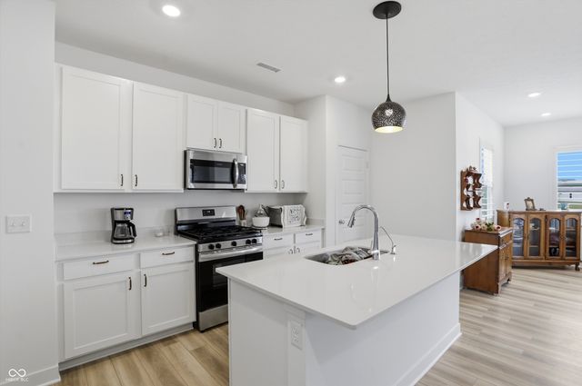 7446 Legends Way, Whitestown, IN 46075