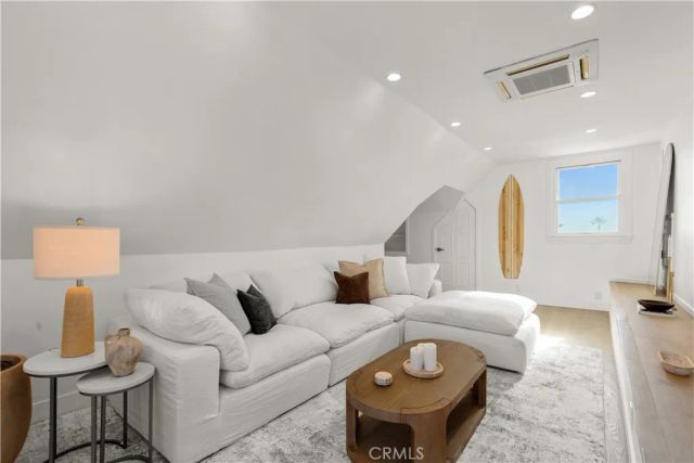 739 Manzanita Drive, Laguna Beach, CA 92651