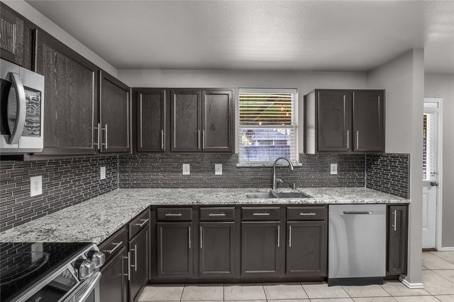 8002 Stowe Springs Lane, Arlington, TX 76002