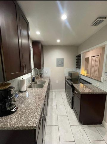 402 SW 12th St, Fort Lauderdale, FL 33315