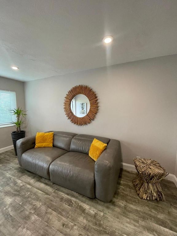 402 SW 12th St, Fort Lauderdale, FL 33315