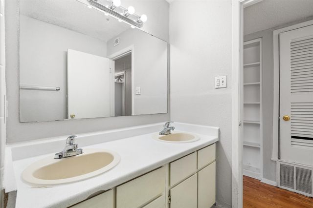 307 E 31 ST 206, Austin, TX 78705