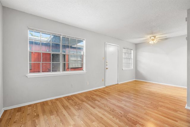 307 E 31 ST 206, Austin, TX 78705