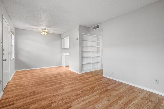 307 E 31 ST 206, Austin, TX 78705