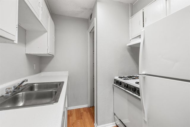 307 E 31 ST 206, Austin, TX 78705