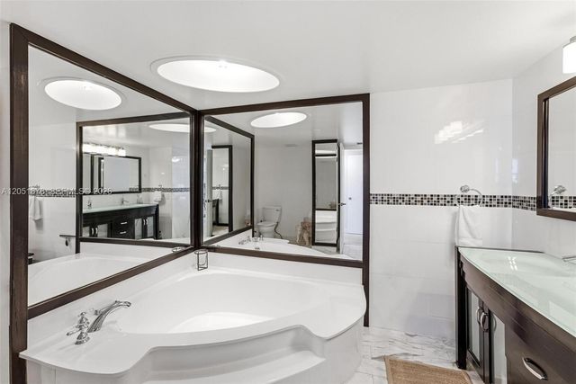 2000 Towerside Ter 1911, Miami, FL 33138
