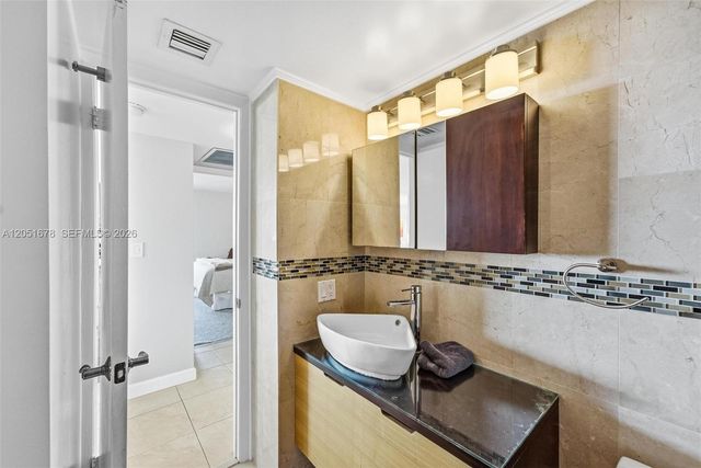 2000 Towerside Ter 1911, Miami, FL 33138