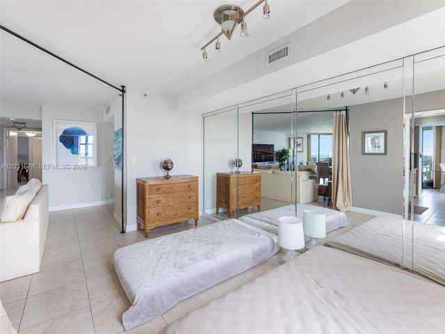 2000 Towerside Ter 1911, Miami, FL 33138