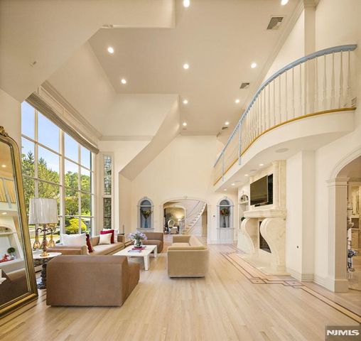 23 Hunter Ridge, Woodcliff Lake, NJ 07677