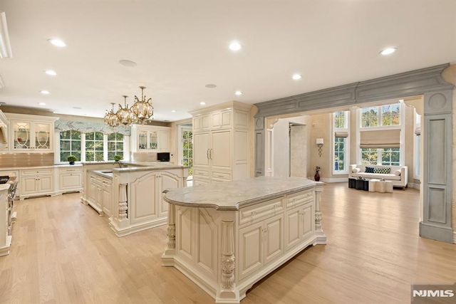 23 Hunter Ridge, Woodcliff Lake, NJ 07677