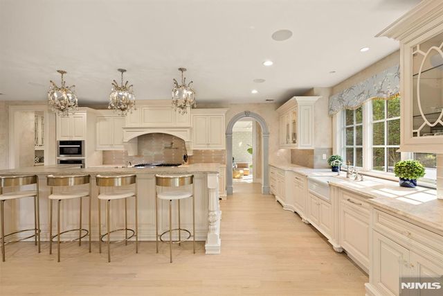 23 Hunter Ridge, Woodcliff Lake, NJ 07677