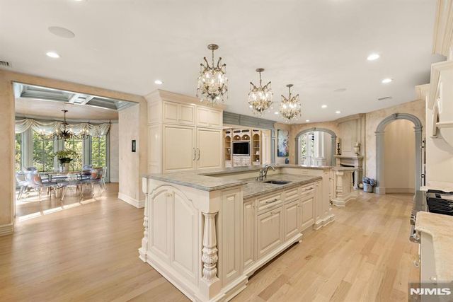 23 Hunter Ridge, Woodcliff Lake, NJ 07677