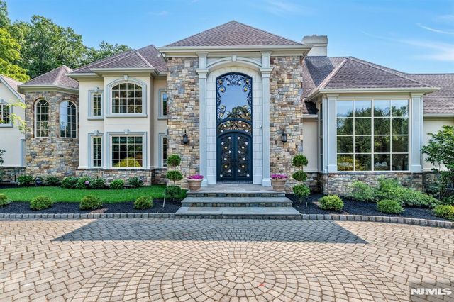 23 Hunter Ridge, Woodcliff Lake, NJ 07677