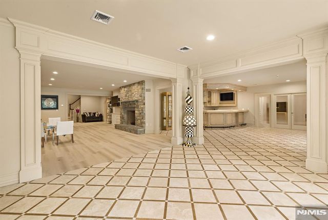 23 Hunter Ridge, Woodcliff Lake, NJ 07677
