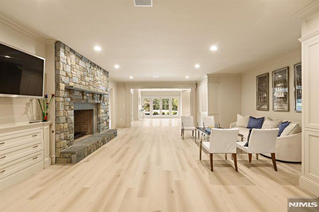 23 Hunter Ridge, Woodcliff Lake, NJ 07677