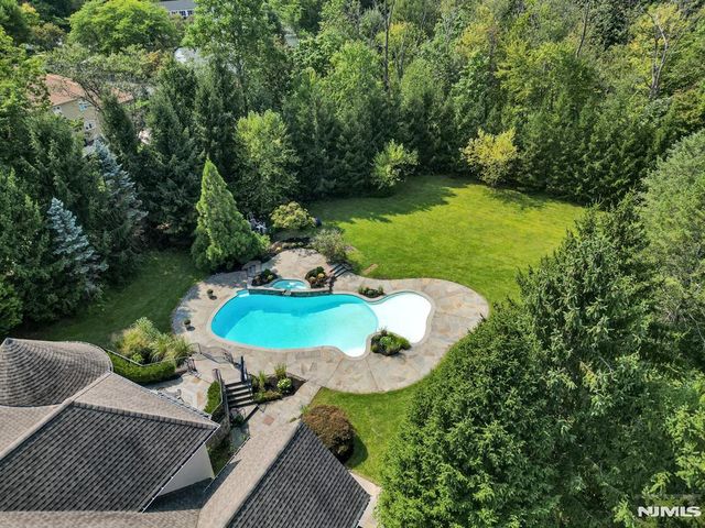 23 Hunter Ridge, Woodcliff Lake, NJ 07677