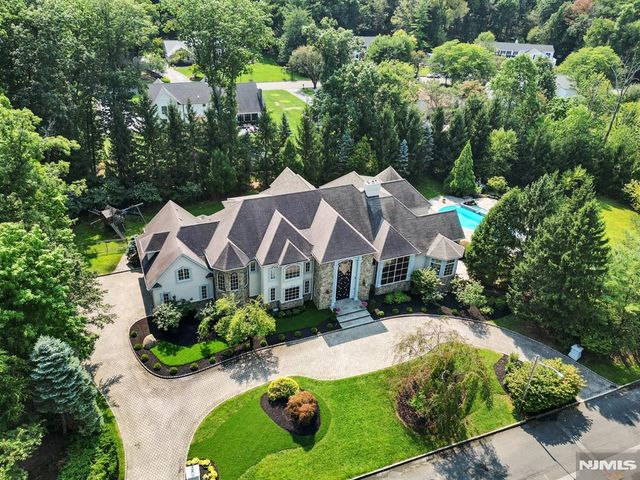 23 Hunter Ridge, Woodcliff Lake, NJ 07677
