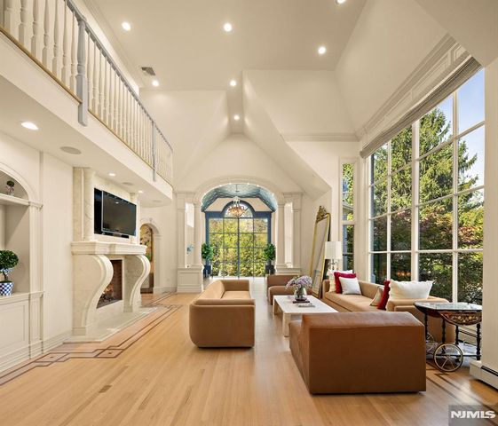 23 Hunter Ridge, Woodcliff Lake, NJ 07677
